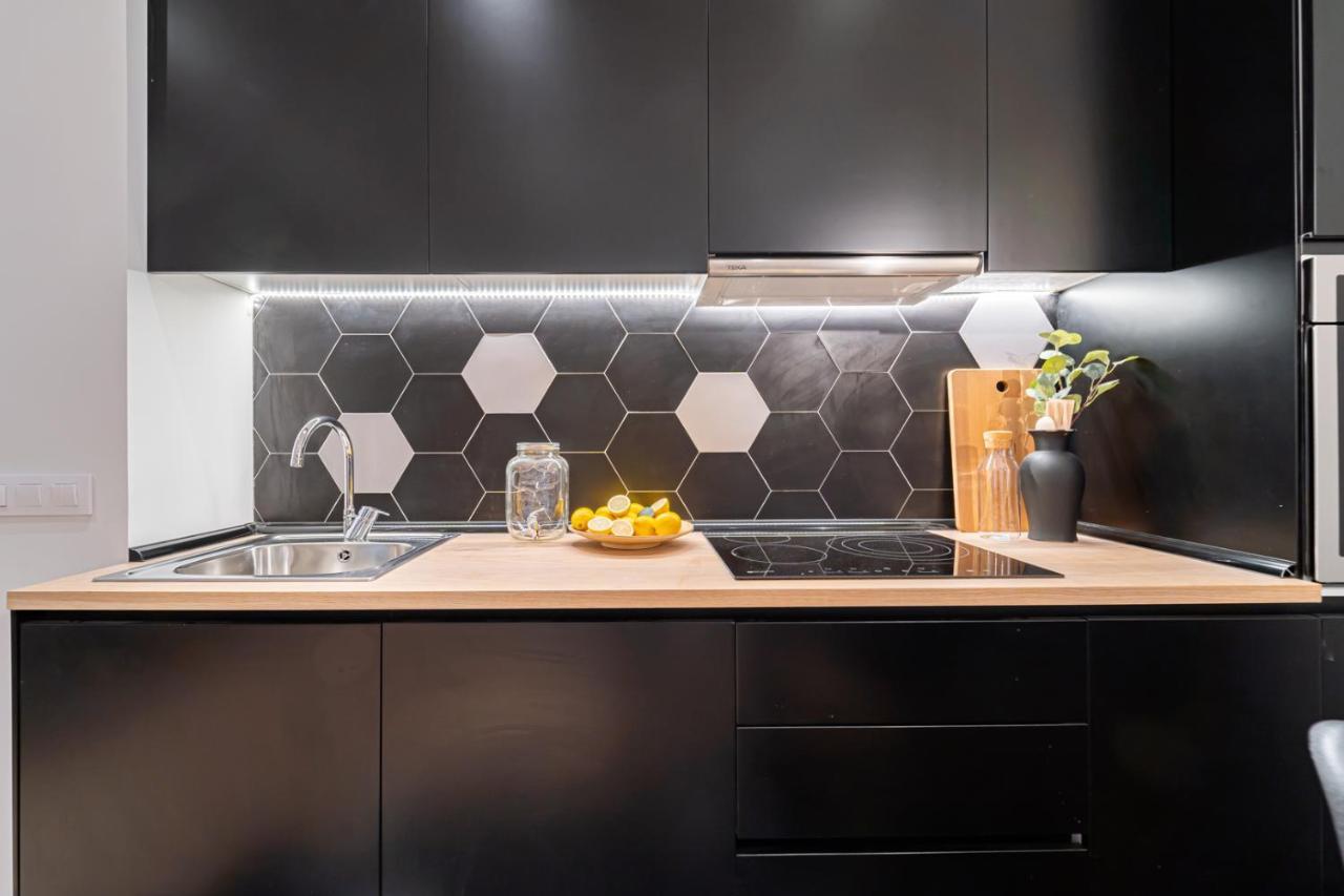Edsam Madrid Apartments Black Dış mekan fotoğraf