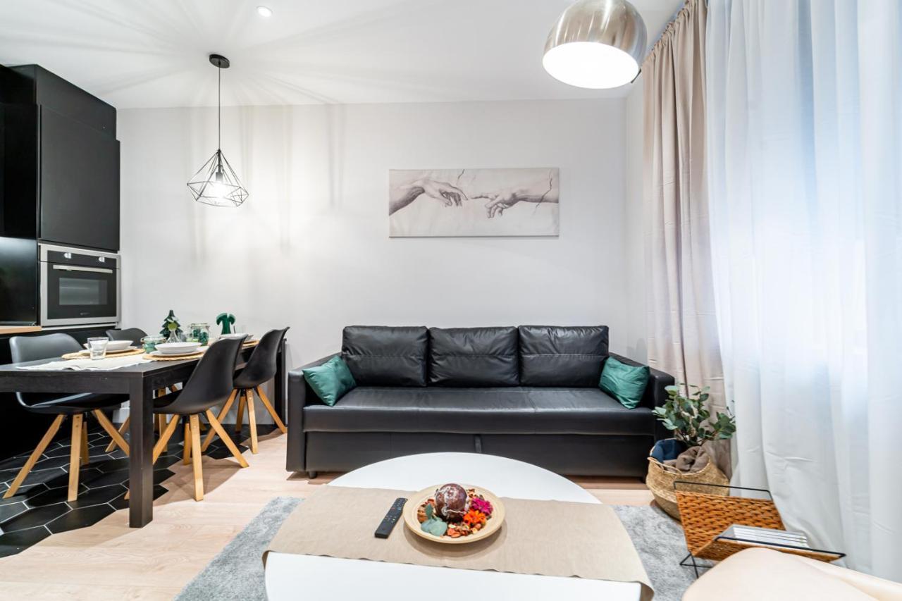 Edsam Madrid Apartments Black Dış mekan fotoğraf