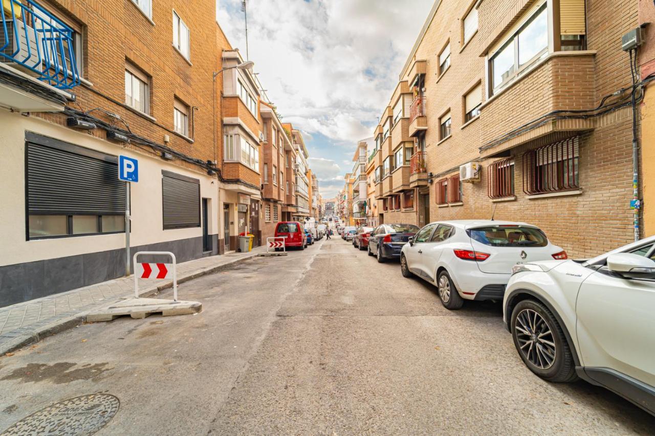 Edsam Madrid Apartments Black Dış mekan fotoğraf