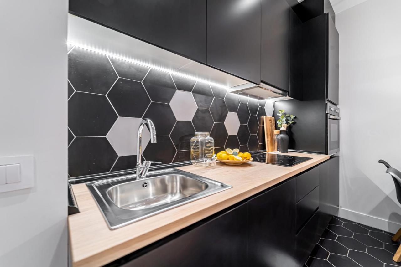 Edsam Madrid Apartments Black Dış mekan fotoğraf