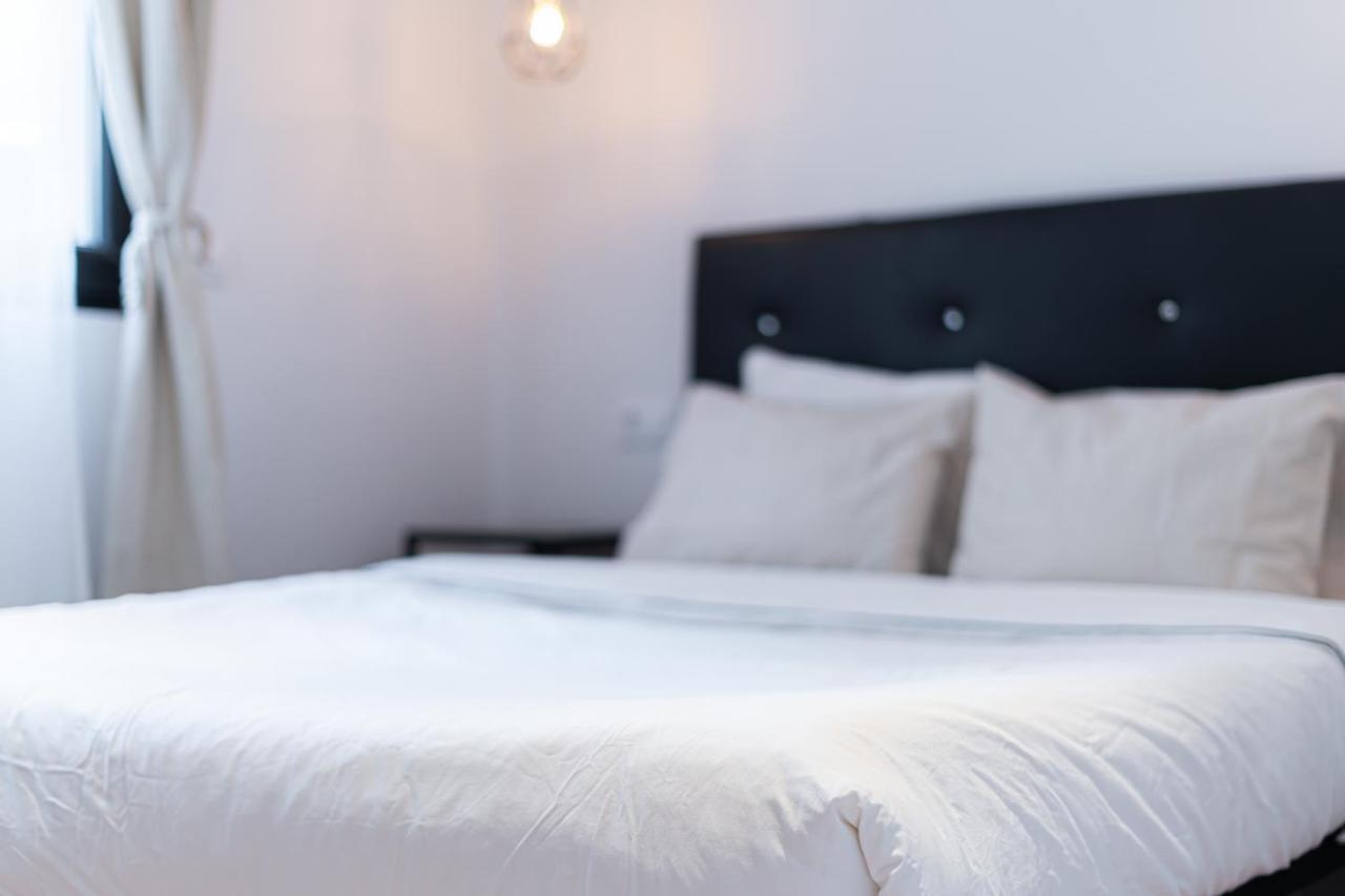 Edsam Madrid Apartments Black Dış mekan fotoğraf