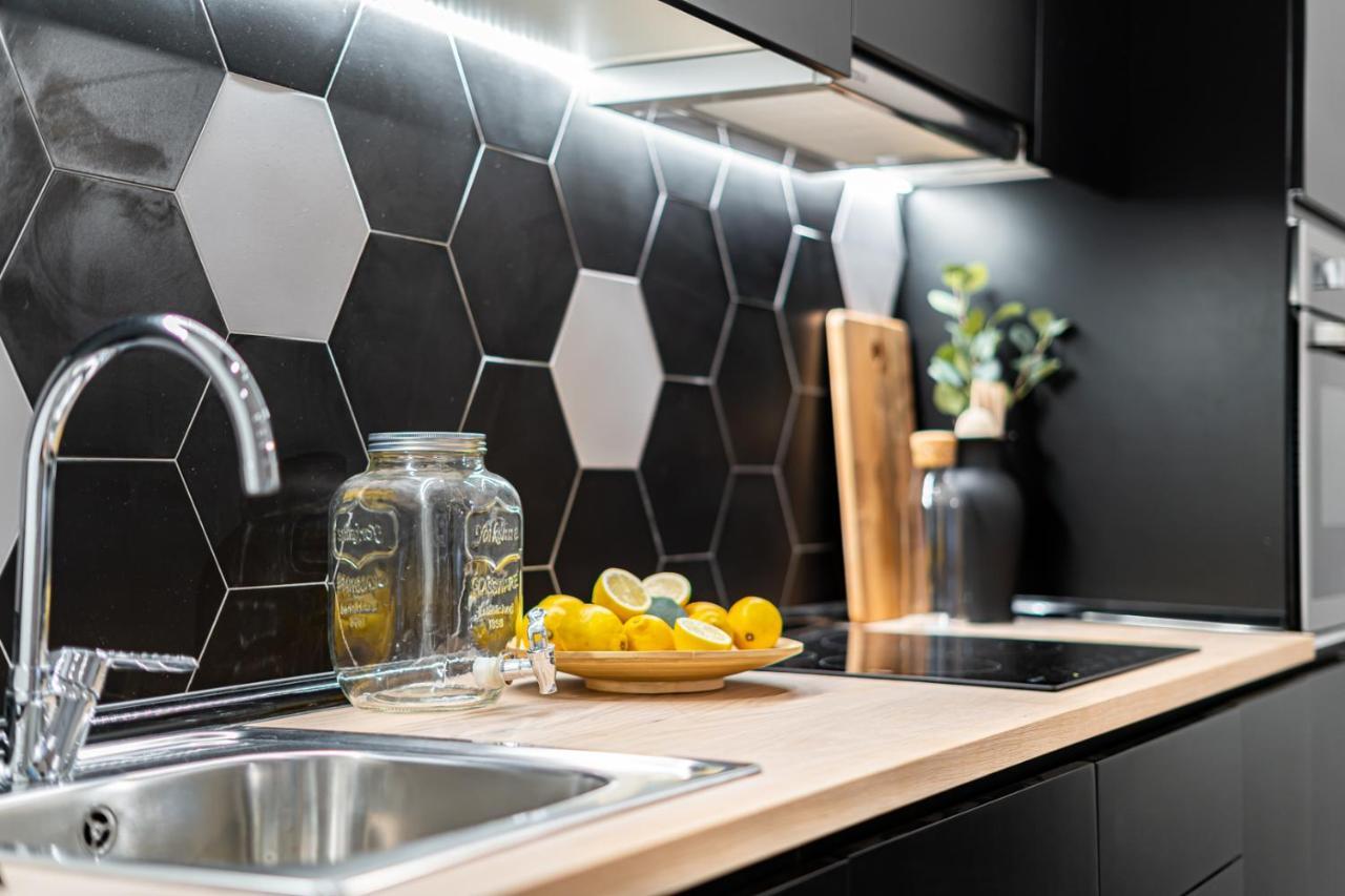 Edsam Madrid Apartments Black Dış mekan fotoğraf