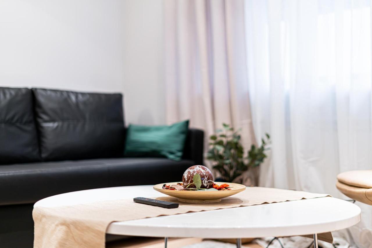 Edsam Madrid Apartments Black Dış mekan fotoğraf